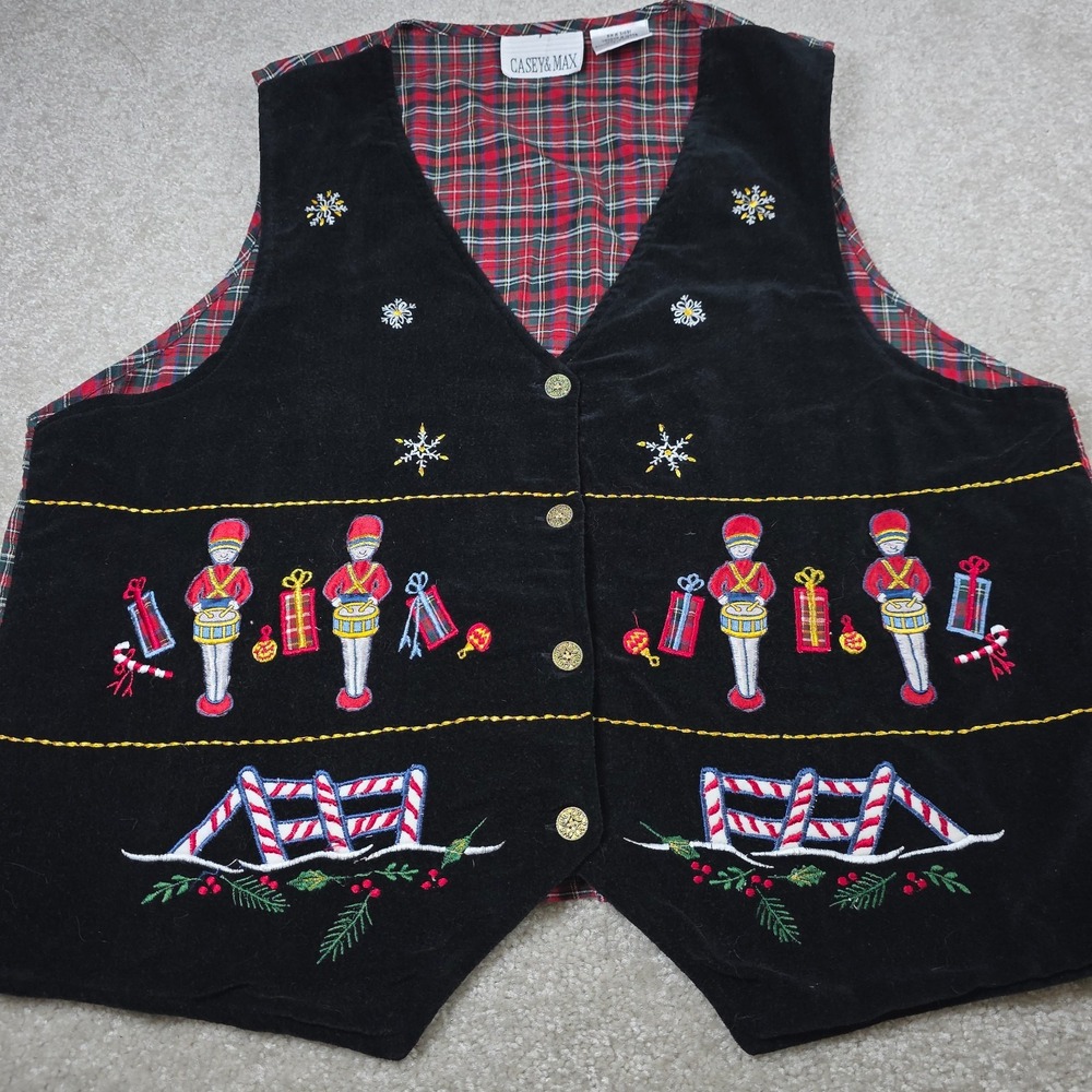 Casey & Max Vest Womens L Black Velvet Plaid Christmas Nutcrackers Embroidered